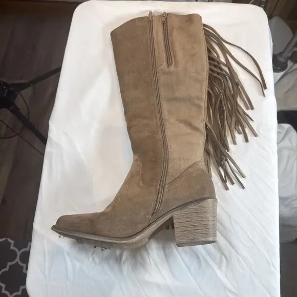 Pierre Dumas Light Brown Knee High Boots With Fringe Size 7 1/2 Medium Preowned - Picture 4 of 16